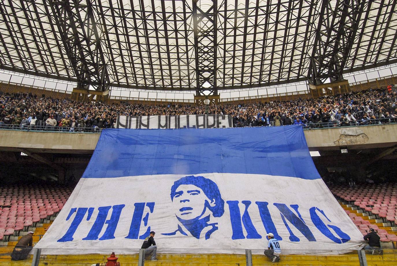 Pancarta de Diego Armando Maradona en San Paolo (Nápoles).