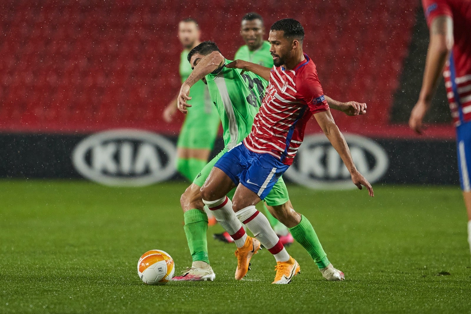 Los de Diego Martínez buscan poner pie y medio en la siguiente ronda de la Europa League.