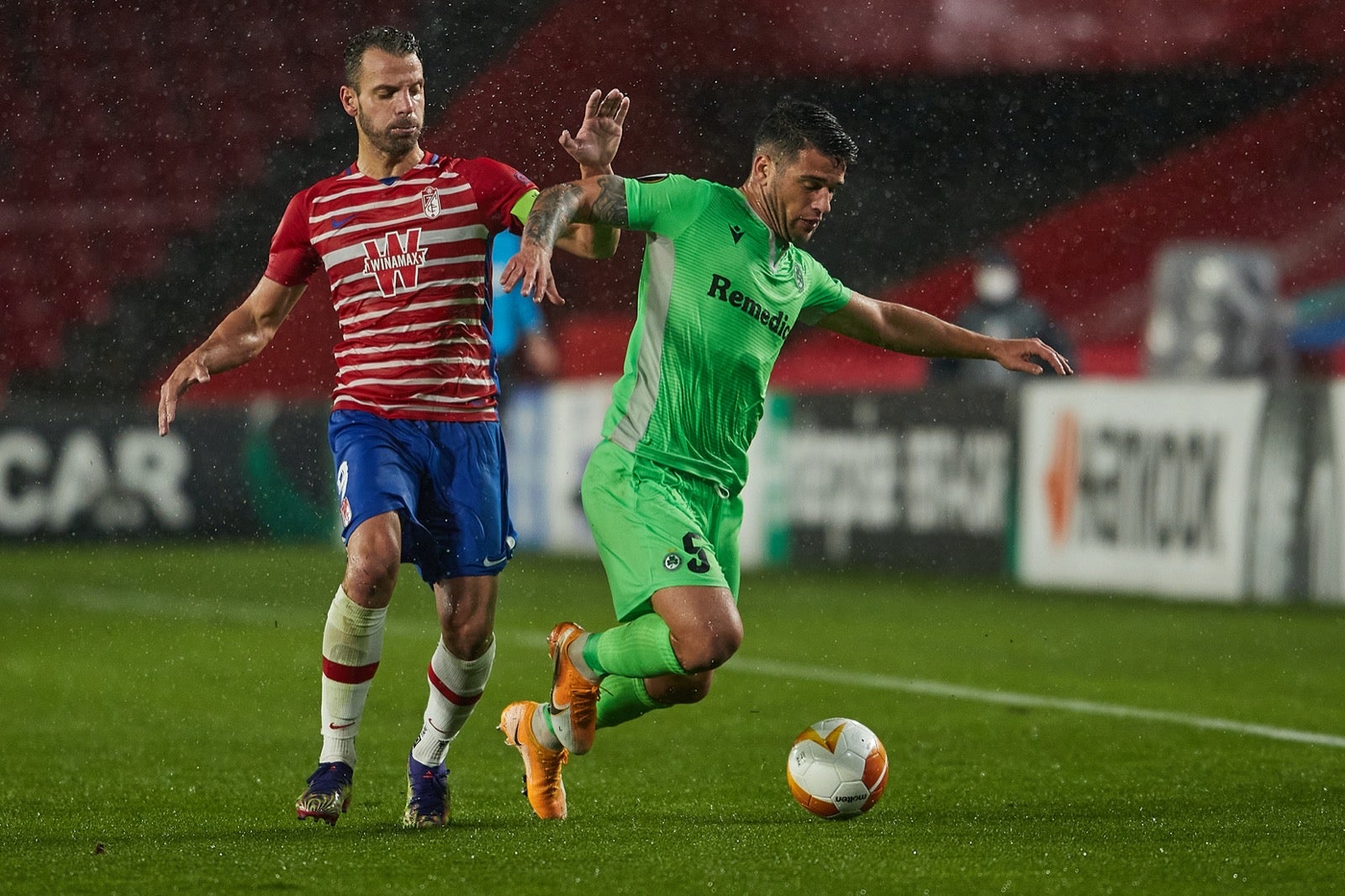 Los de Diego Martínez buscan poner pie y medio en la siguiente ronda de la Europa League.