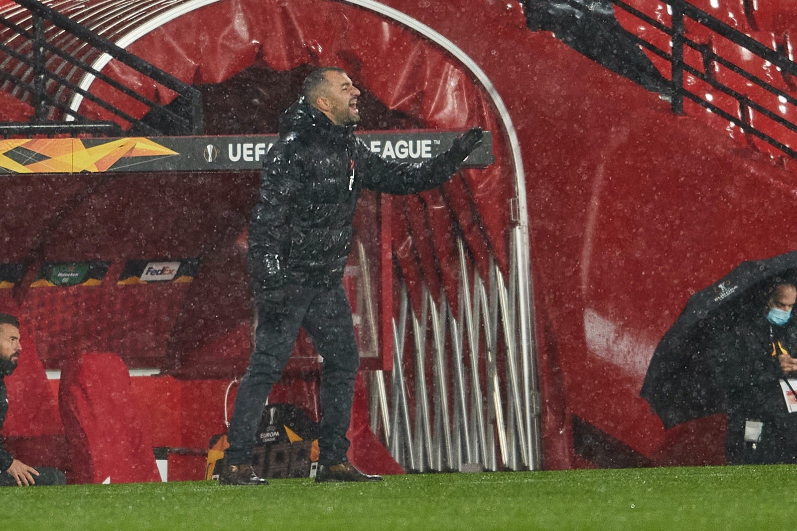 Los de Diego Martínez buscan poner pie y medio en la siguiente ronda de la Europa League.