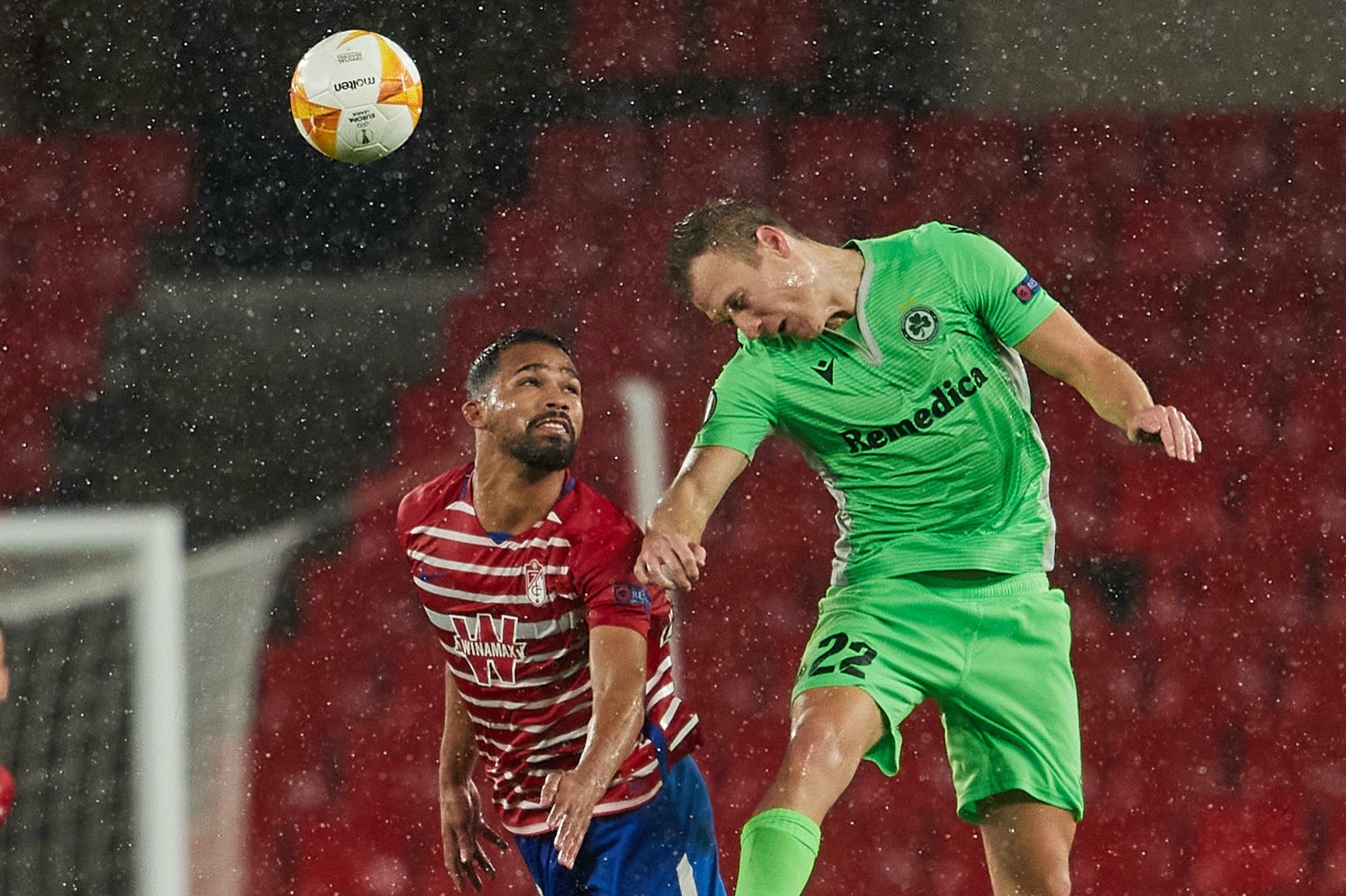 Los de Diego Martínez buscan poner pie y medio en la siguiente ronda de la Europa League.
