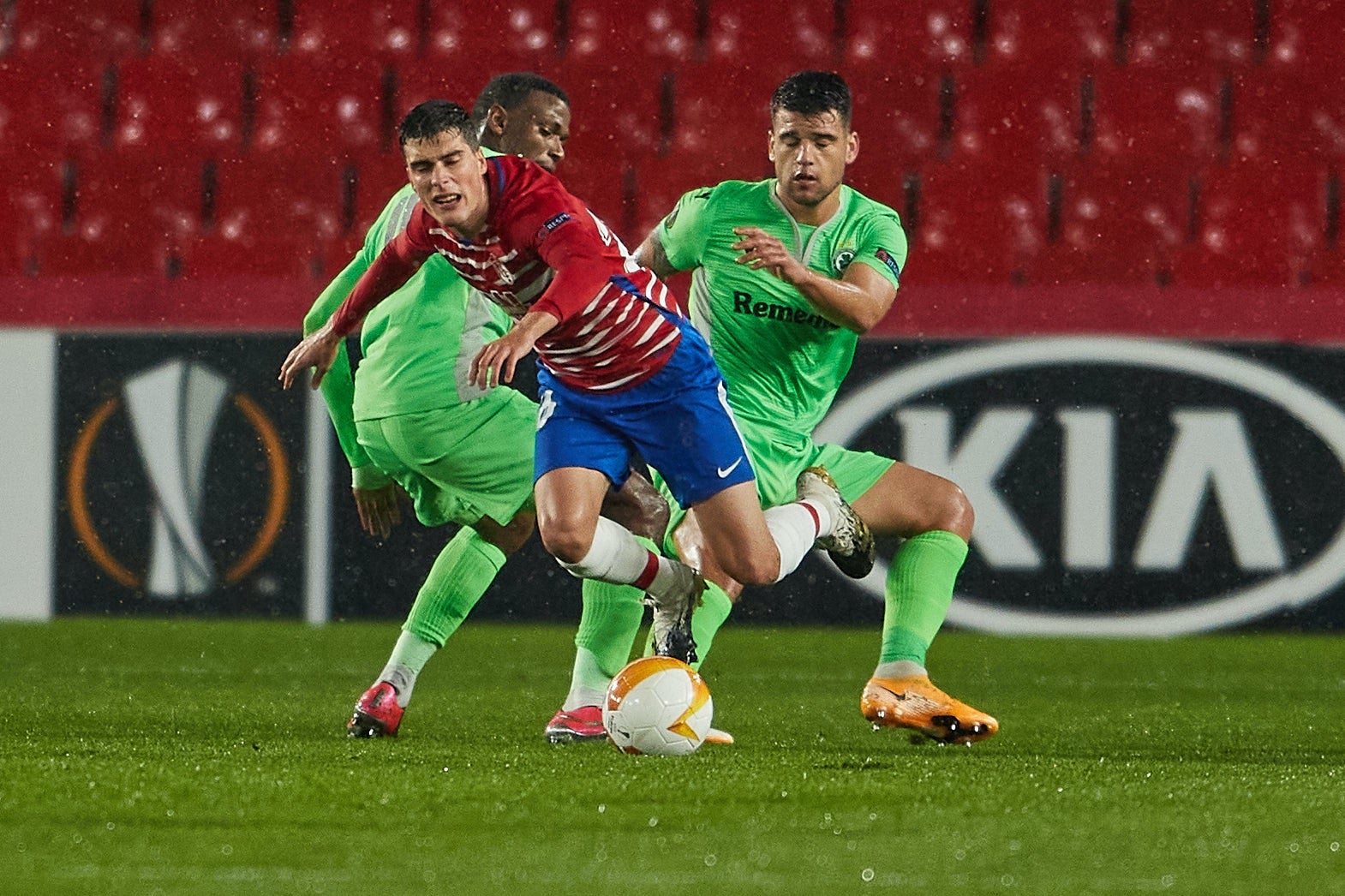 Los de Diego Martínez buscan poner pie y medio en la siguiente ronda de la Europa League.