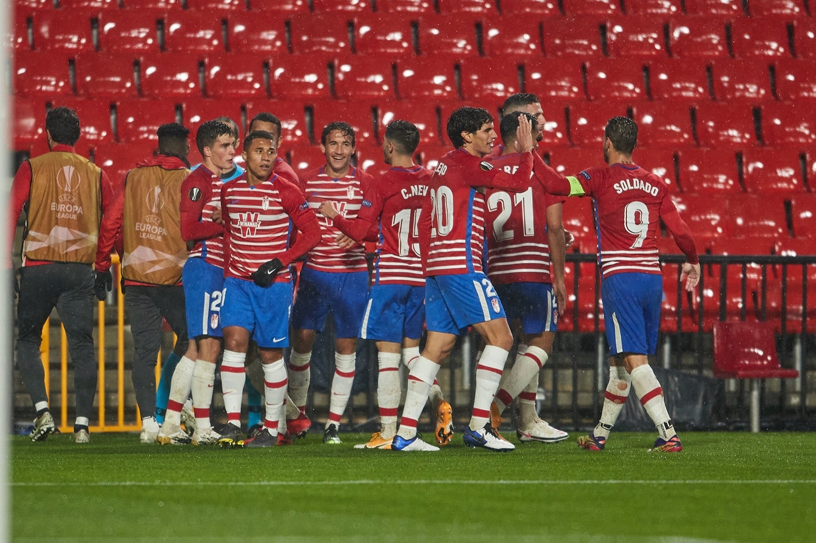 Los de Diego Martínez buscan poner pie y medio en la siguiente ronda de la Europa League.