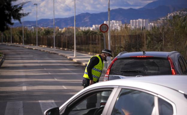 La Costa endurece los controles para el puente y Almuñécar pide refuerzos