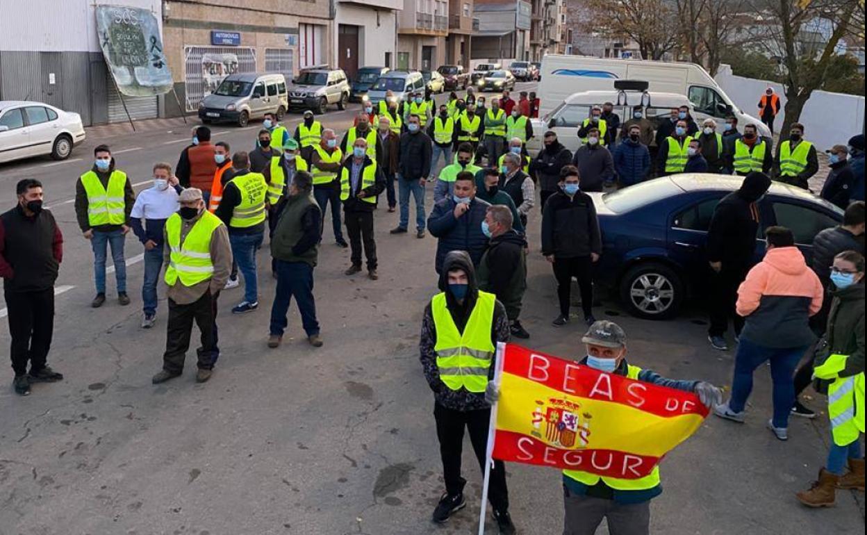 Agricultores protestando en Beas de Segura. 
