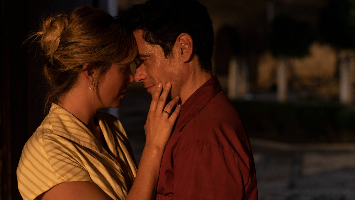 Blanca Suárez y Pablo Molinero, Lucía y Hernán, en 'El verano que vivimos'.