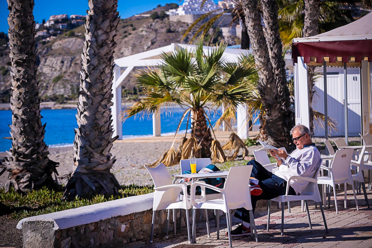 Así vive la Costa Tropical el inicio de los días festivos