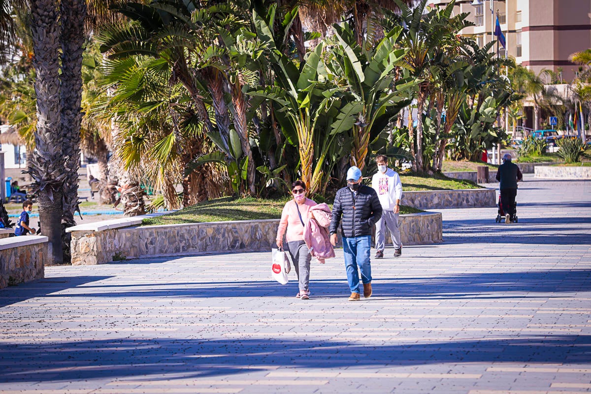 Así vive la Costa Tropical el inicio de los días festivos