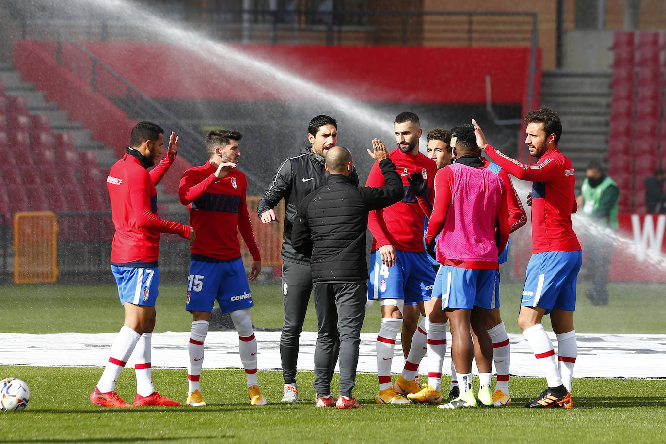 Repasa todas las imágenes del duelo entre rojiblancos y oscenses