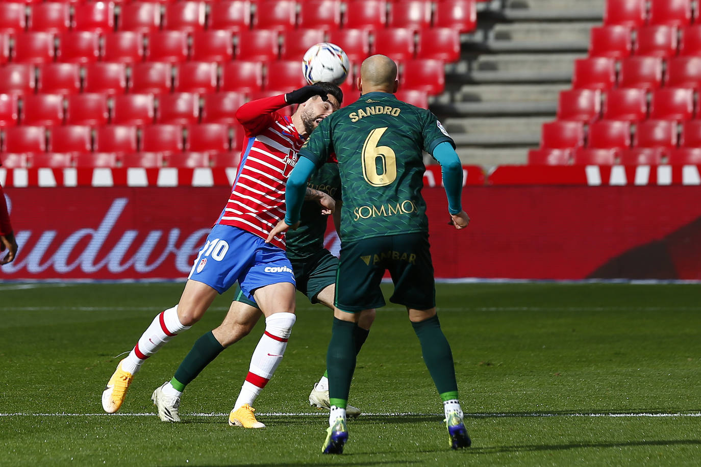 Repasa todas las imágenes del duelo entre rojiblancos y oscenses