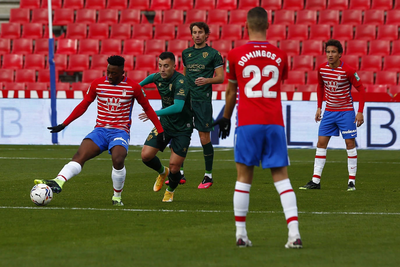 Repasa todas las imágenes del duelo entre rojiblancos y oscenses