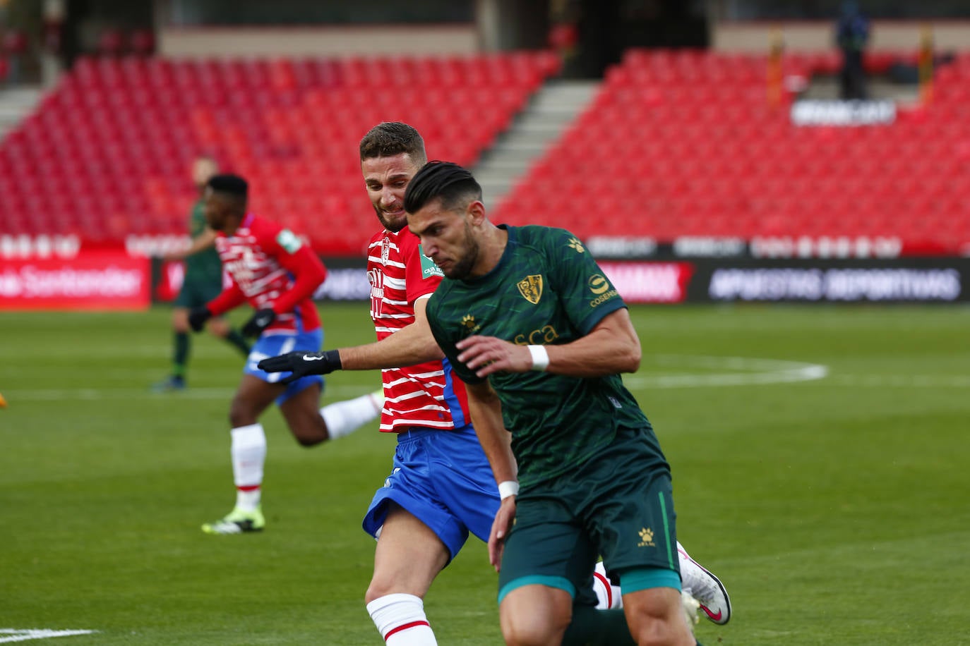 Repasa todas las imágenes del duelo entre rojiblancos y oscenses