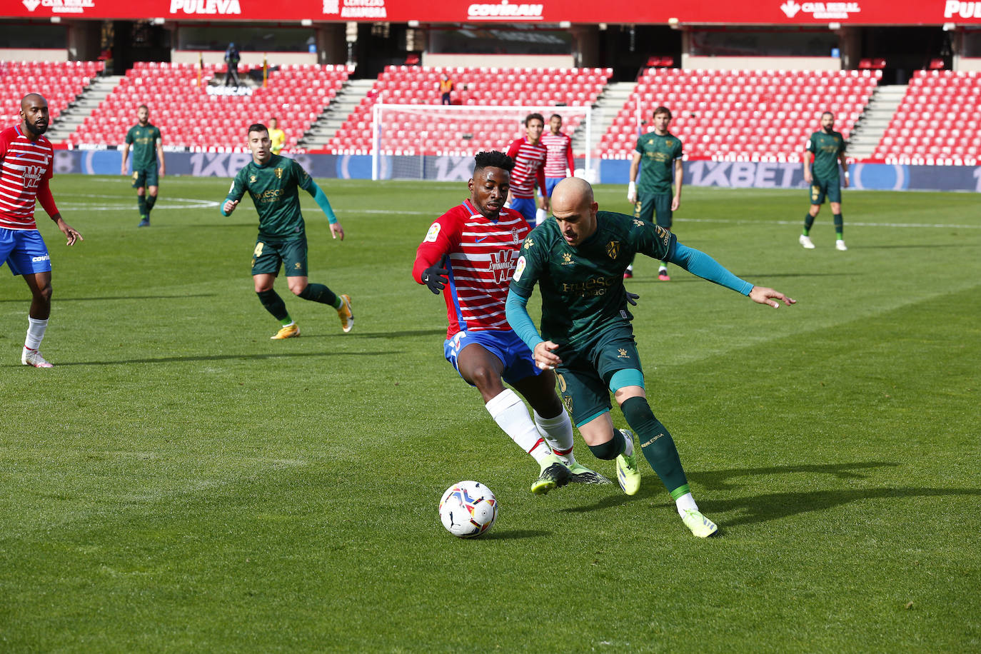 Repasa todas las imágenes del duelo entre rojiblancos y oscenses