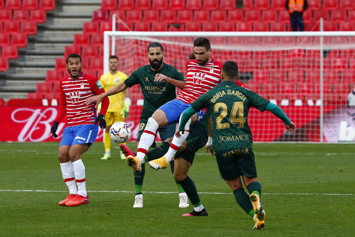 Repasa todas las imágenes del duelo entre rojiblancos y oscenses