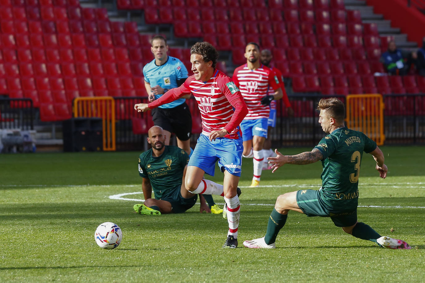 Repasa todas las imágenes del duelo entre rojiblancos y oscenses