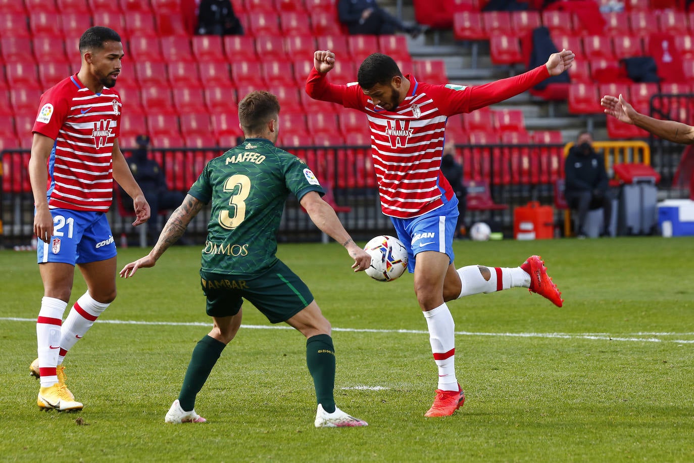 Repasa todas las imágenes del duelo entre rojiblancos y oscenses