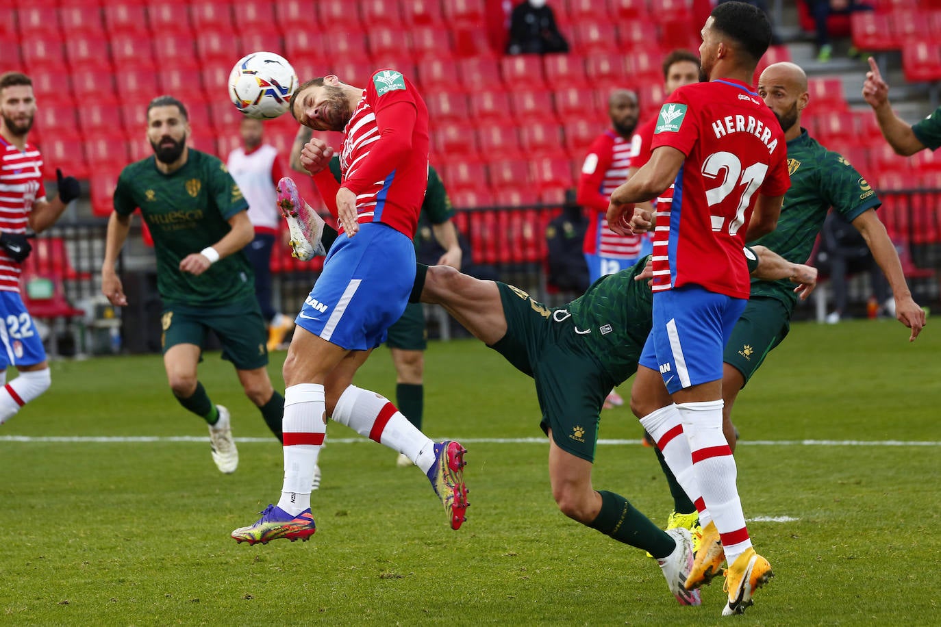 Repasa todas las imágenes del duelo entre rojiblancos y oscenses