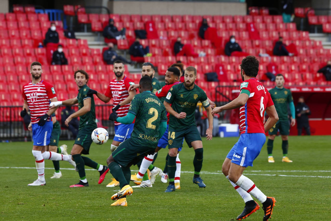 Repasa todas las imágenes del duelo entre rojiblancos y oscenses