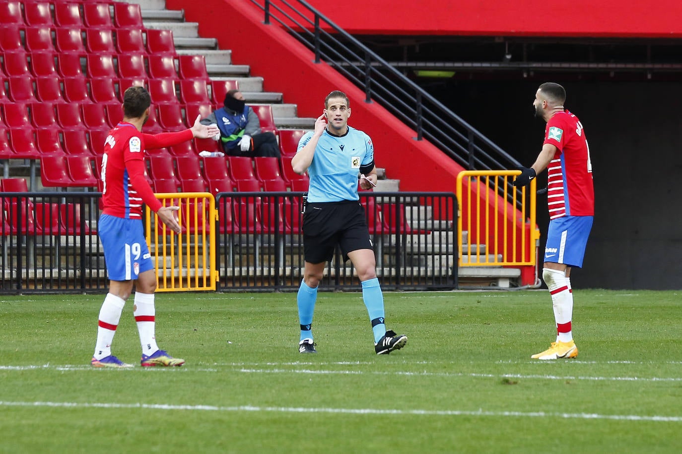 Repasa todas las imágenes del duelo entre rojiblancos y oscenses