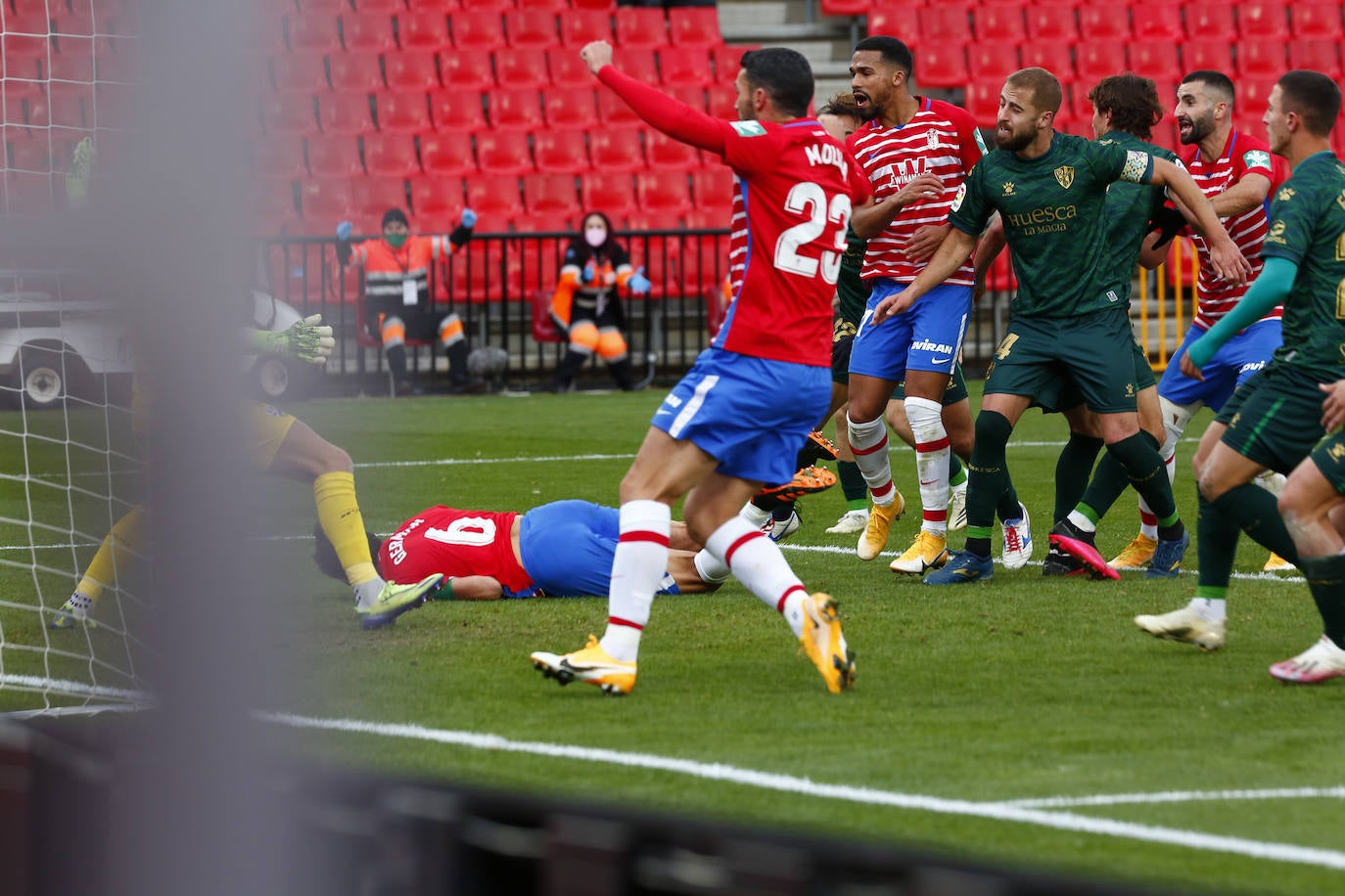 Repasa todas las imágenes del duelo entre rojiblancos y oscenses