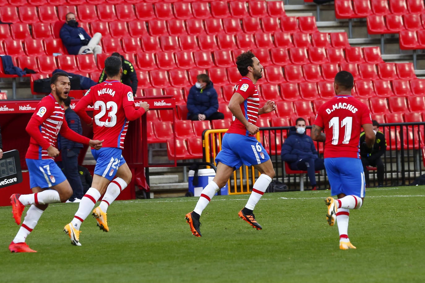 Repasa todas las imágenes del duelo entre rojiblancos y oscenses