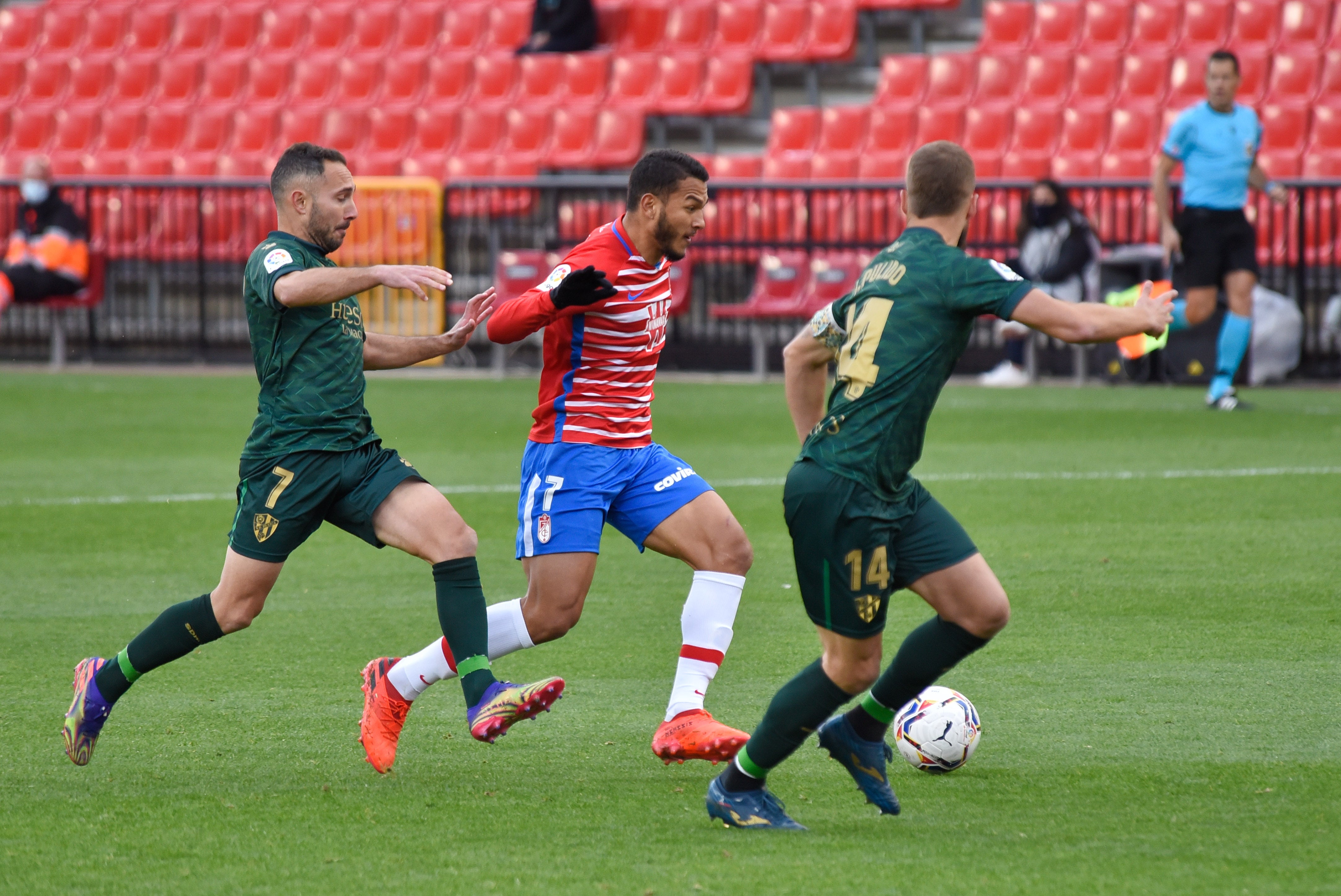 Repasa todas las imágenes del duelo entre rojiblancos y oscenses