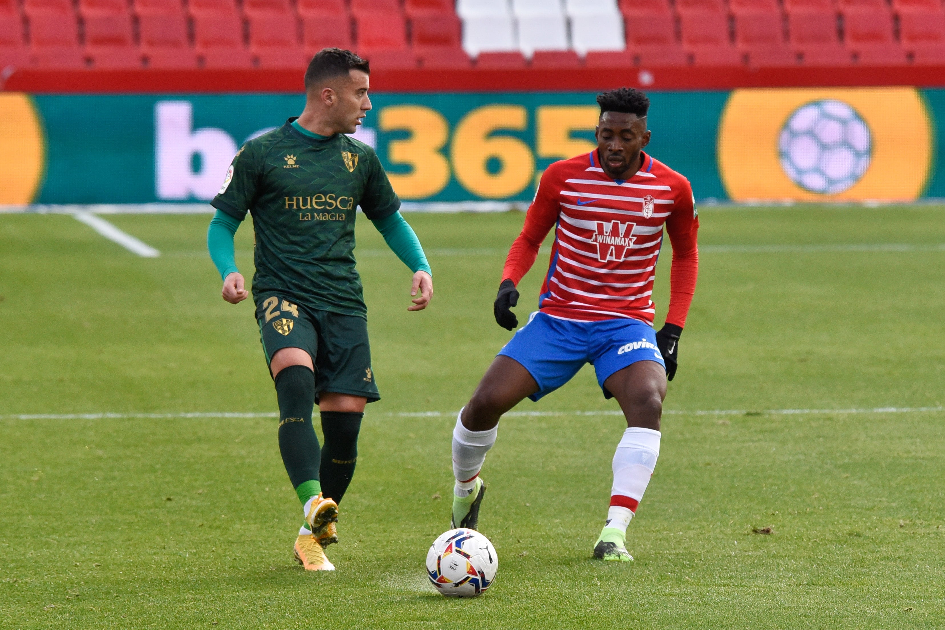 Repasa todas las imágenes del duelo entre rojiblancos y oscenses