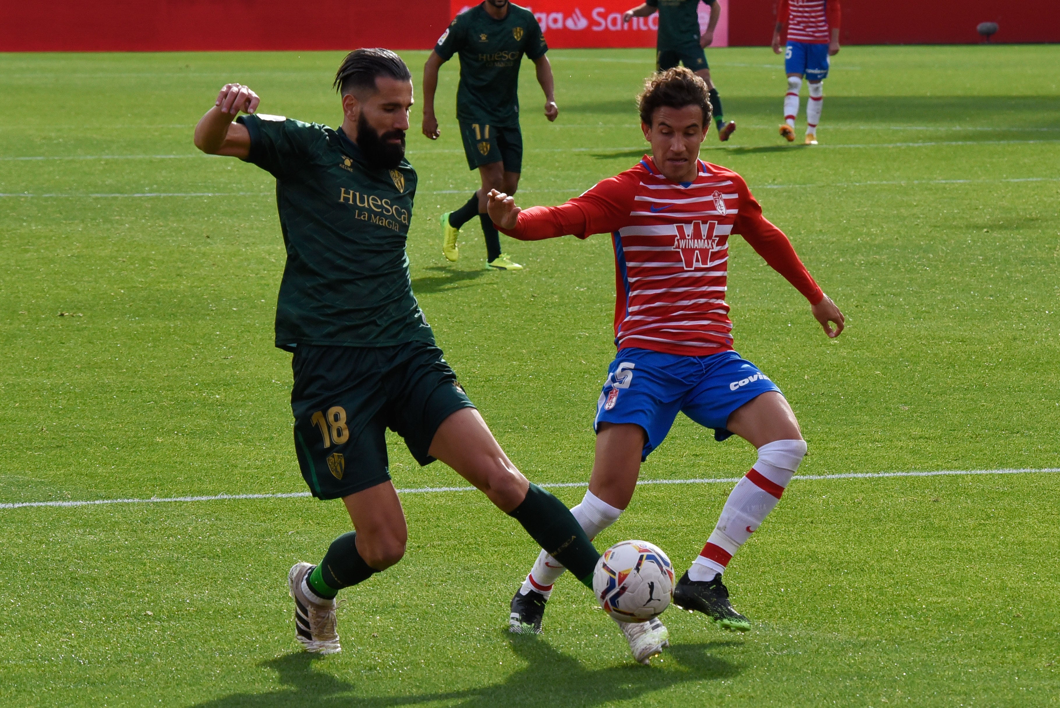 Repasa todas las imágenes del duelo entre rojiblancos y oscenses