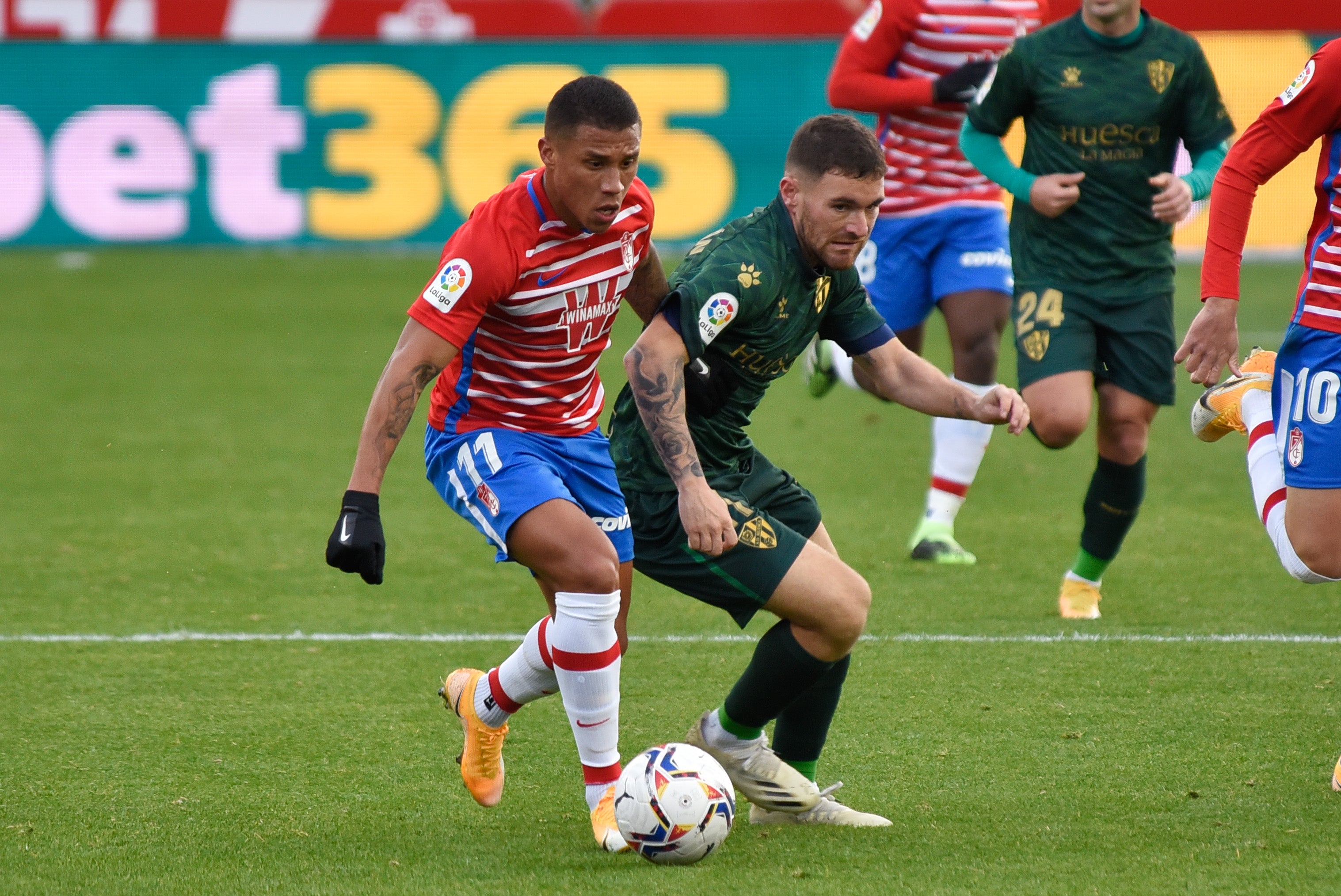 Repasa todas las imágenes del duelo entre rojiblancos y oscenses