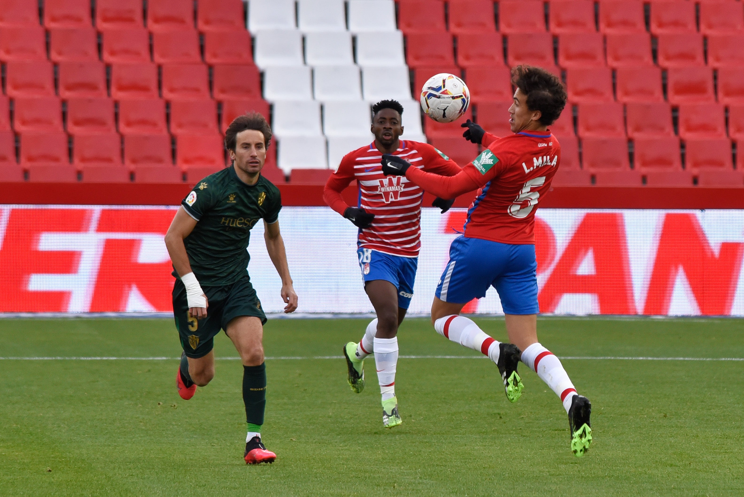 Repasa todas las imágenes del duelo entre rojiblancos y oscenses