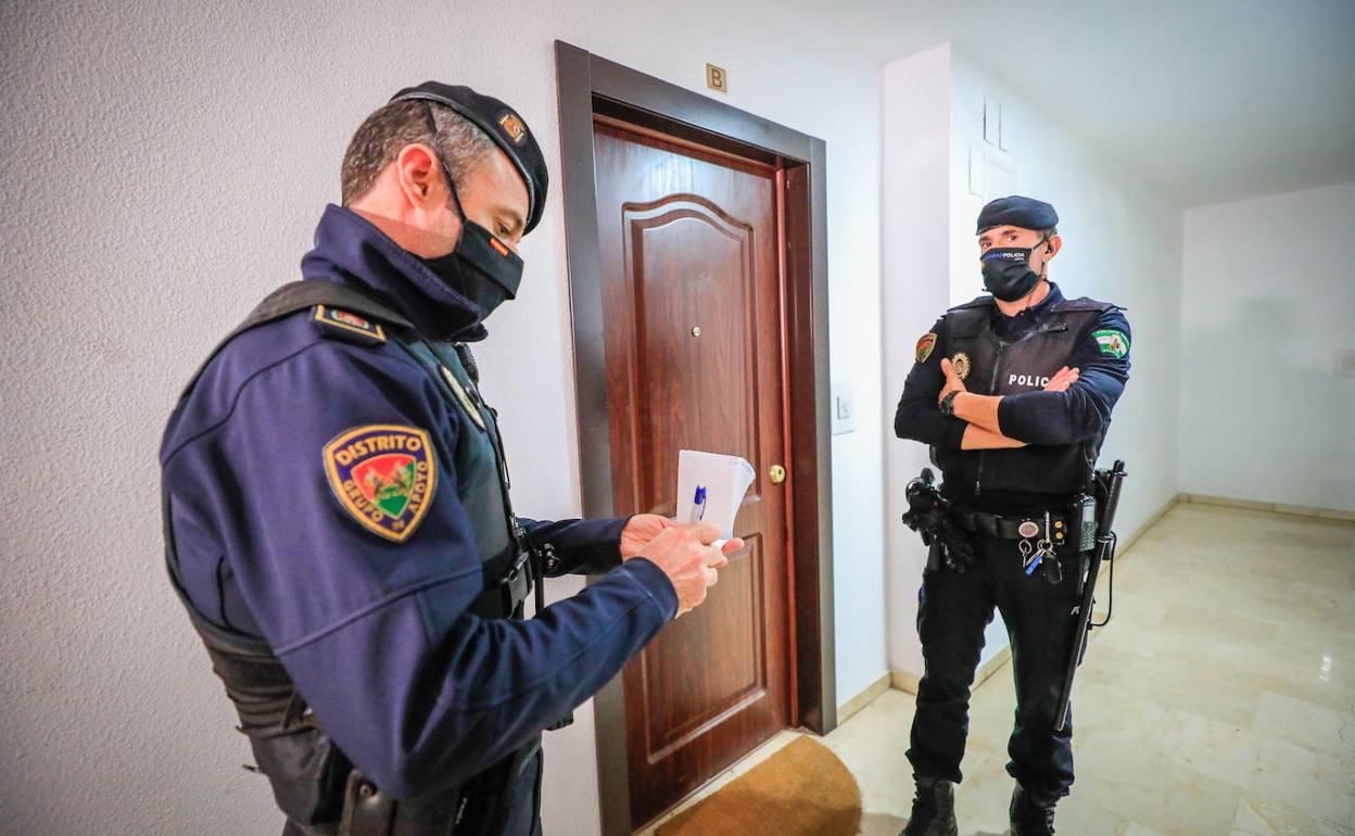 Granada cierra el puente con 43 sanciones por fiestas en pisos y botellones