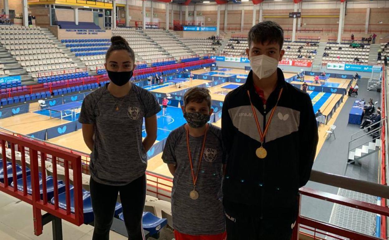 Eva Vega, Cristian Sánchez y Hugo Urquízar, en Torrejón de Ardoz. 