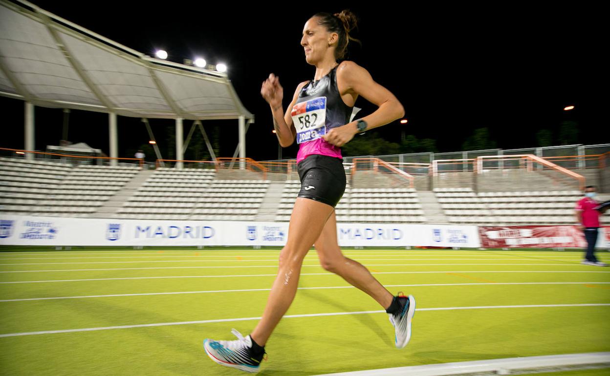 Ainhoa Pinedo marcha sobre la pista de Vallehermoso en Madrid en una competición reciente. 