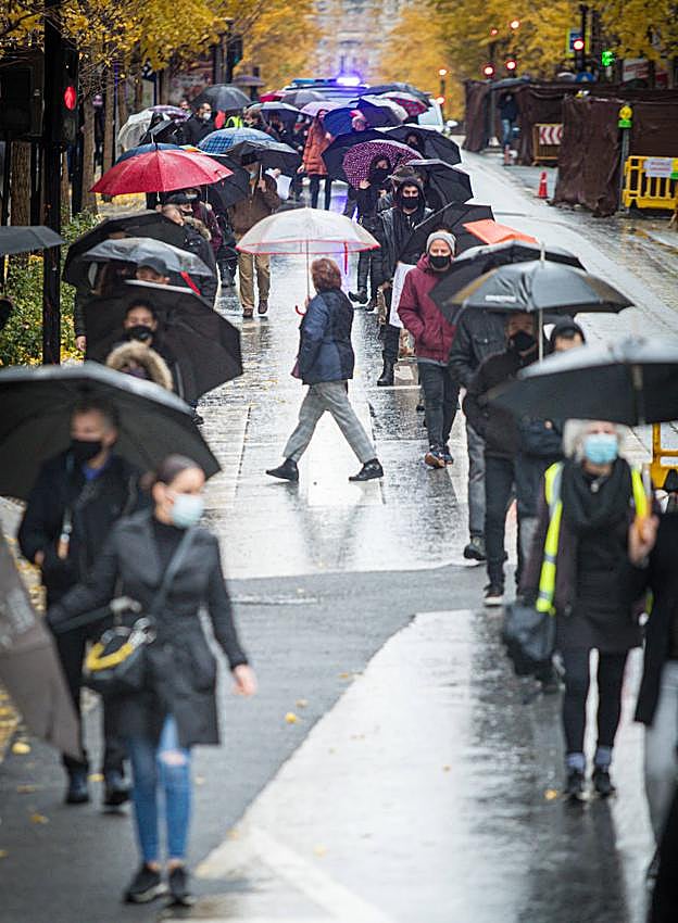 Manifestantes por la Gran Vía. 