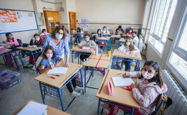 Andalucía prorroga hasta fin de curso los contratos de profesores de refuerzo en centros públicos y concertados