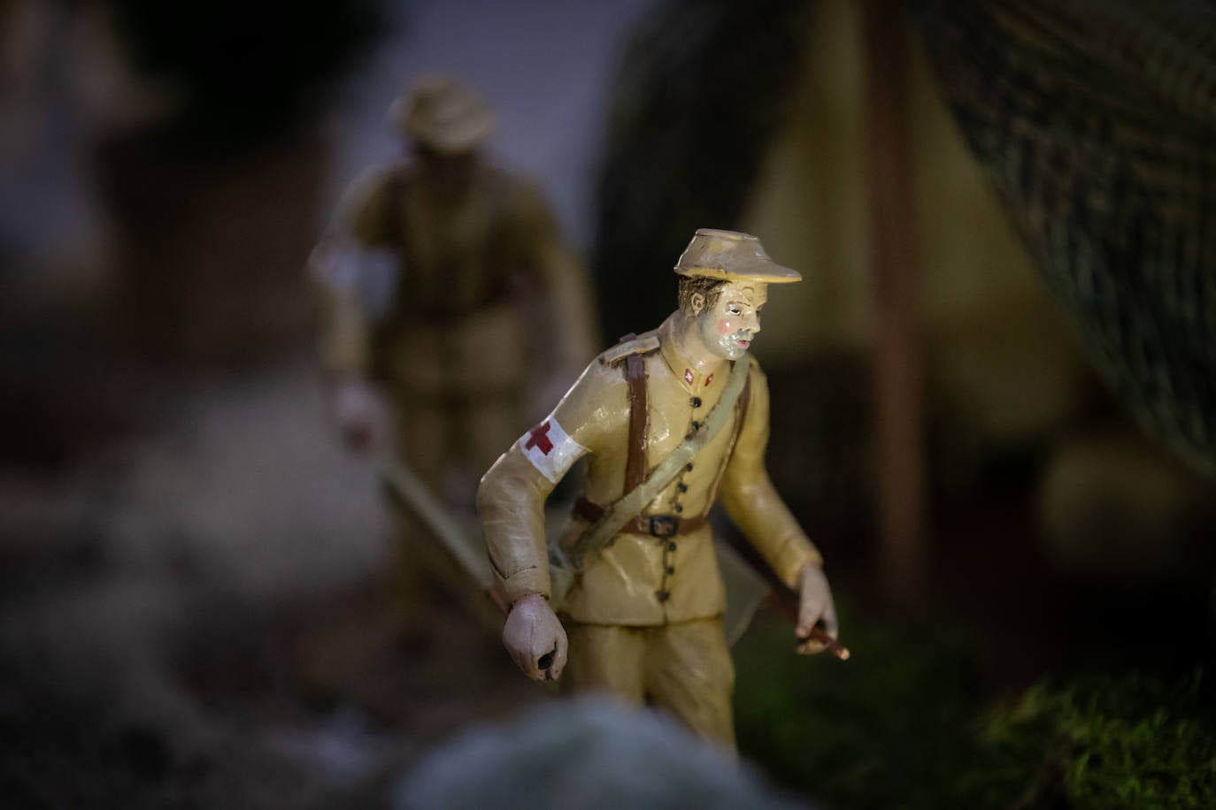 Últimos detalles al belén del Madoc, ya abierto. 