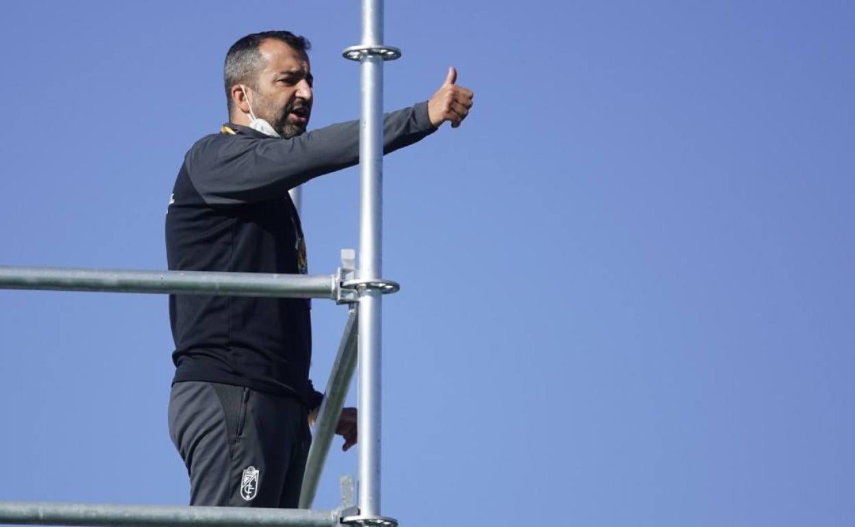 Diego Martínez dirige una sesión de entrenamiento en altura. 