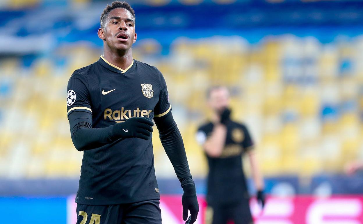 Junior Firpo, con el FC Barcelona en la visita este curso al Dinamo de Kiev por la Champions League. 