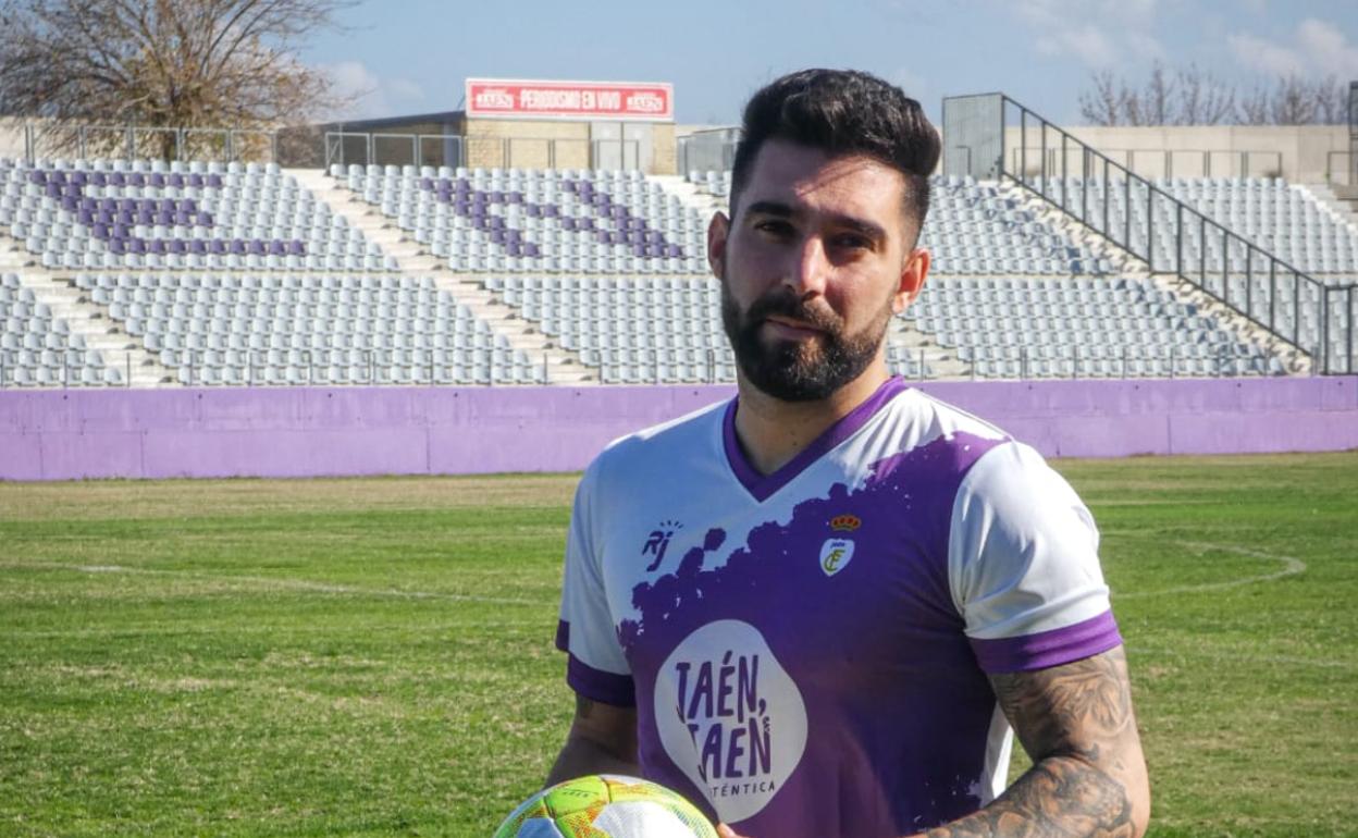 El centrocampista grandino se volvió ayer a enfundar la camiseta del conjunto jienense.