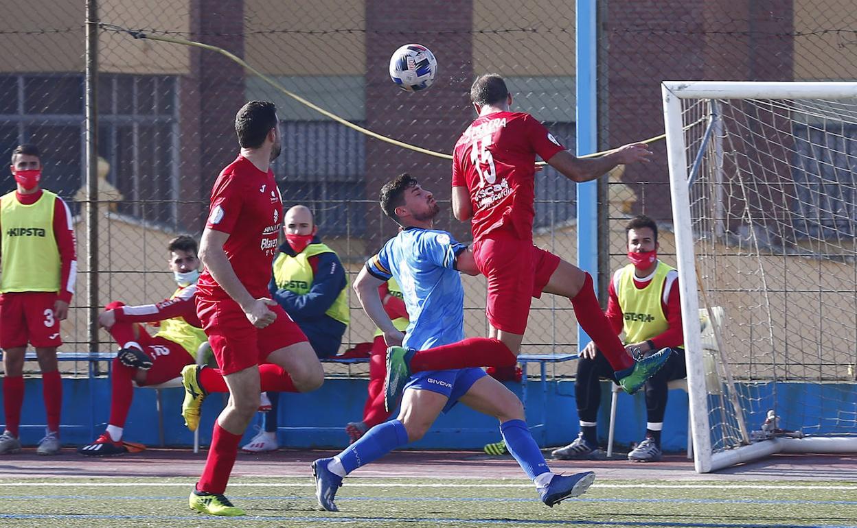 Jordi dio esperanzas a los suyos con un golazo y se peleó con todo el equipo contrario. 