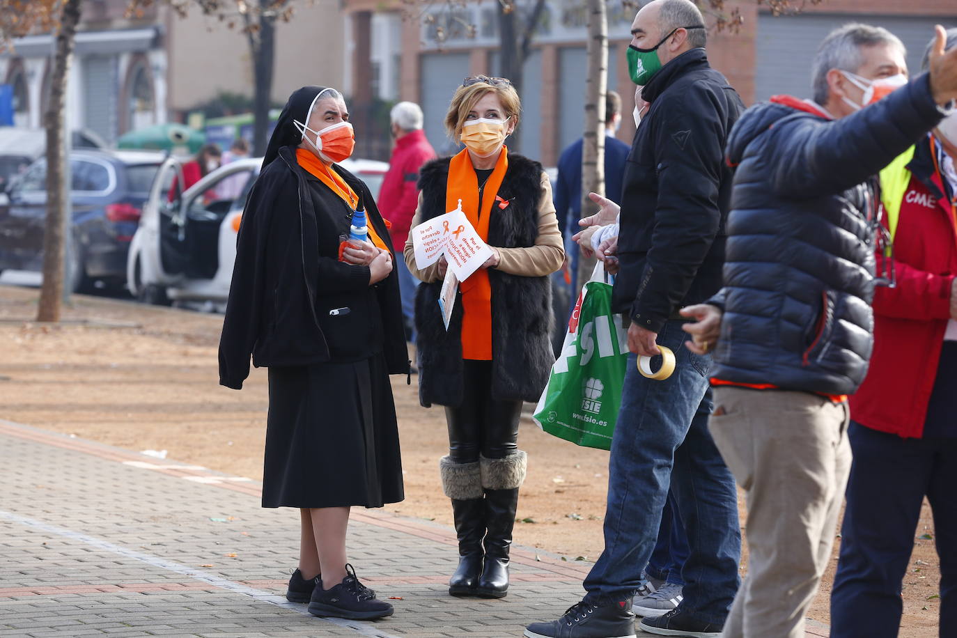 Cientos de coches recorren nuevamente las calles de la ciudad