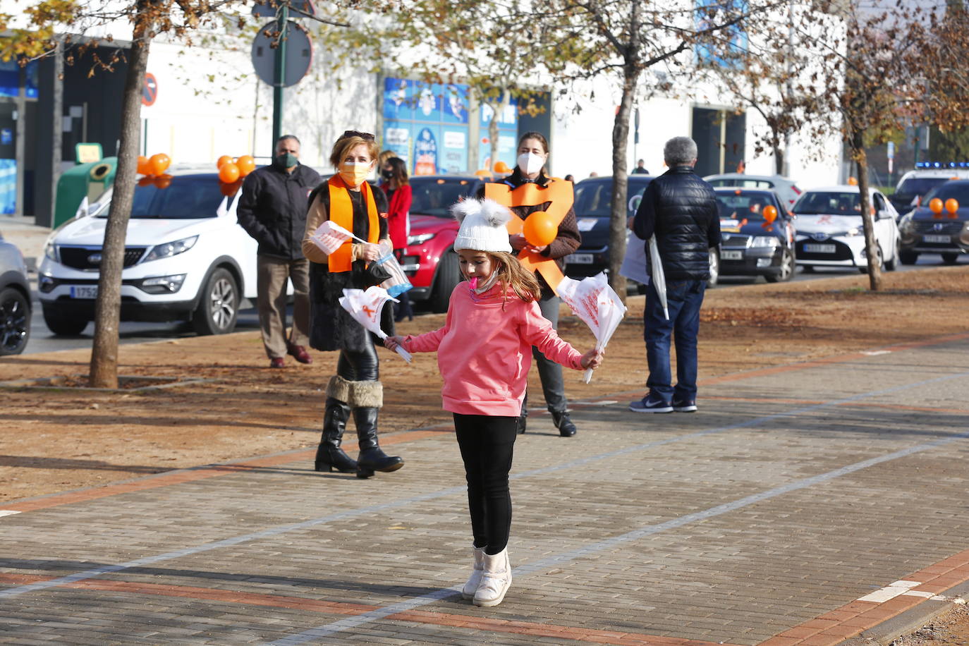 Cientos de coches recorren nuevamente las calles de la ciudad