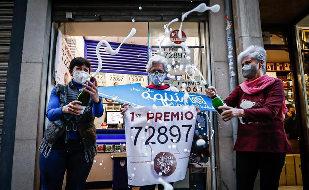 Celebración del Gordo en Granada, en la calle Príncipe. 