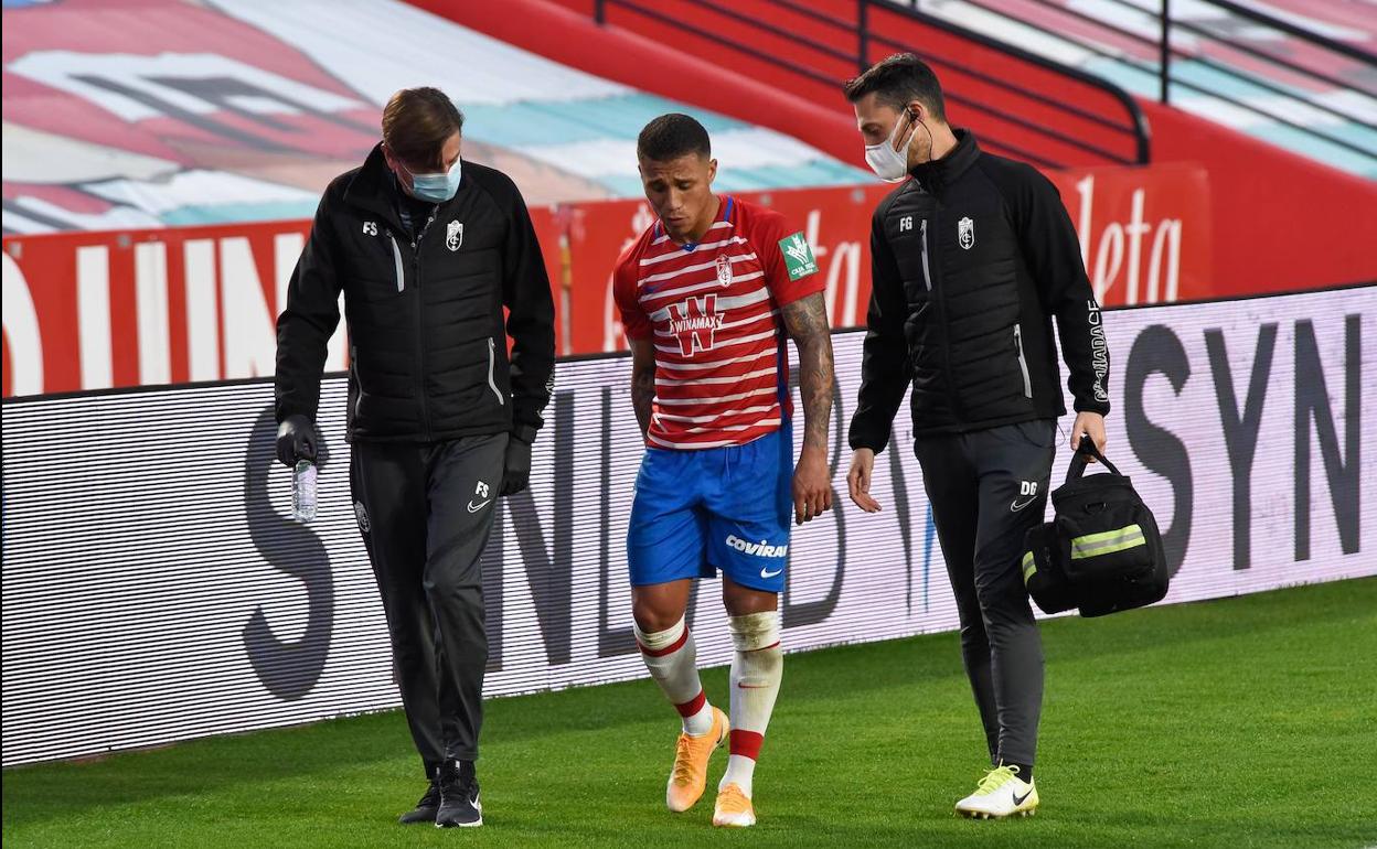 Darwin Machís se retira lesionado del partido contra el Betis del pasado domingo. 