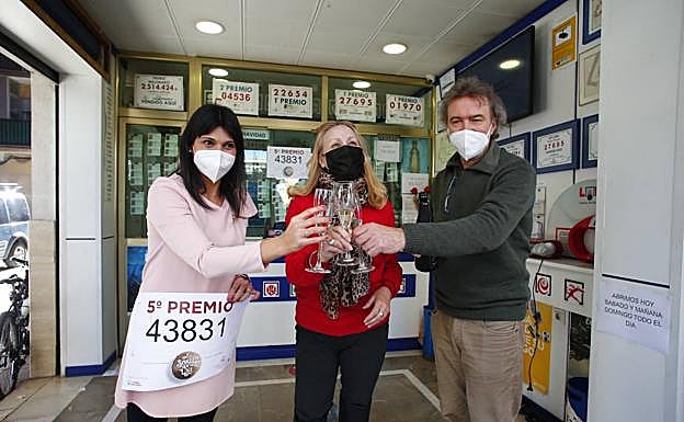 Uno de los quintos cae en la administración de la calle Palencia de Granada