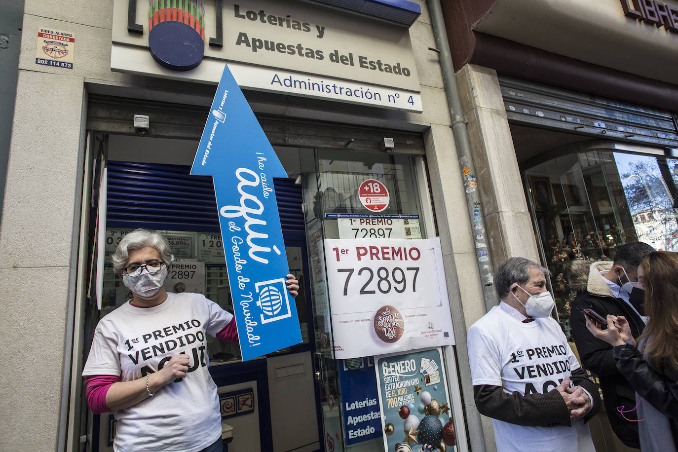 Alegría por partida doble en Granada capital con el Gordo y el cuarto premio.