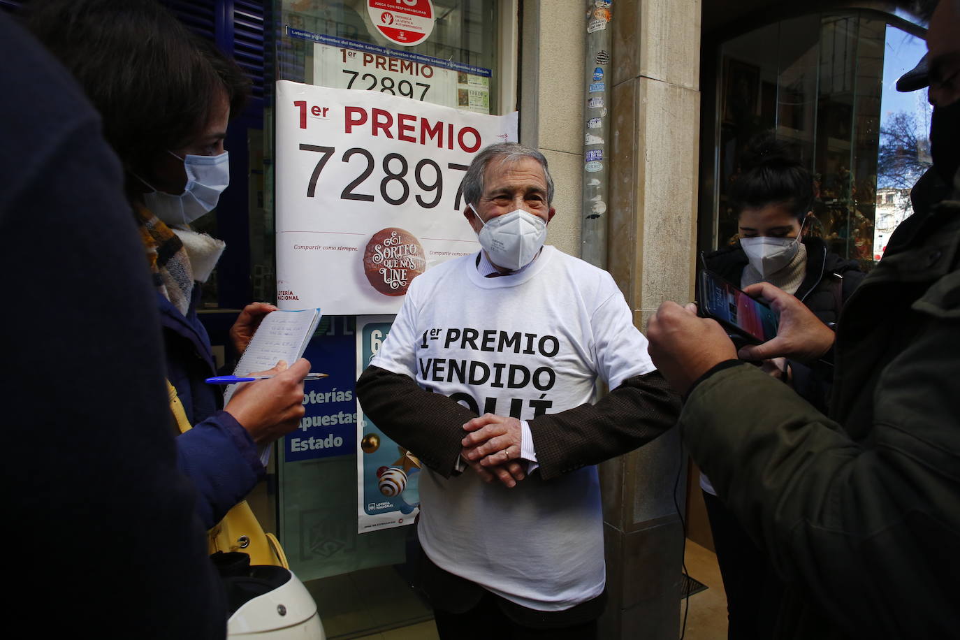 Alegría por partida doble en Granada capital con el Gordo y el cuarto premio.