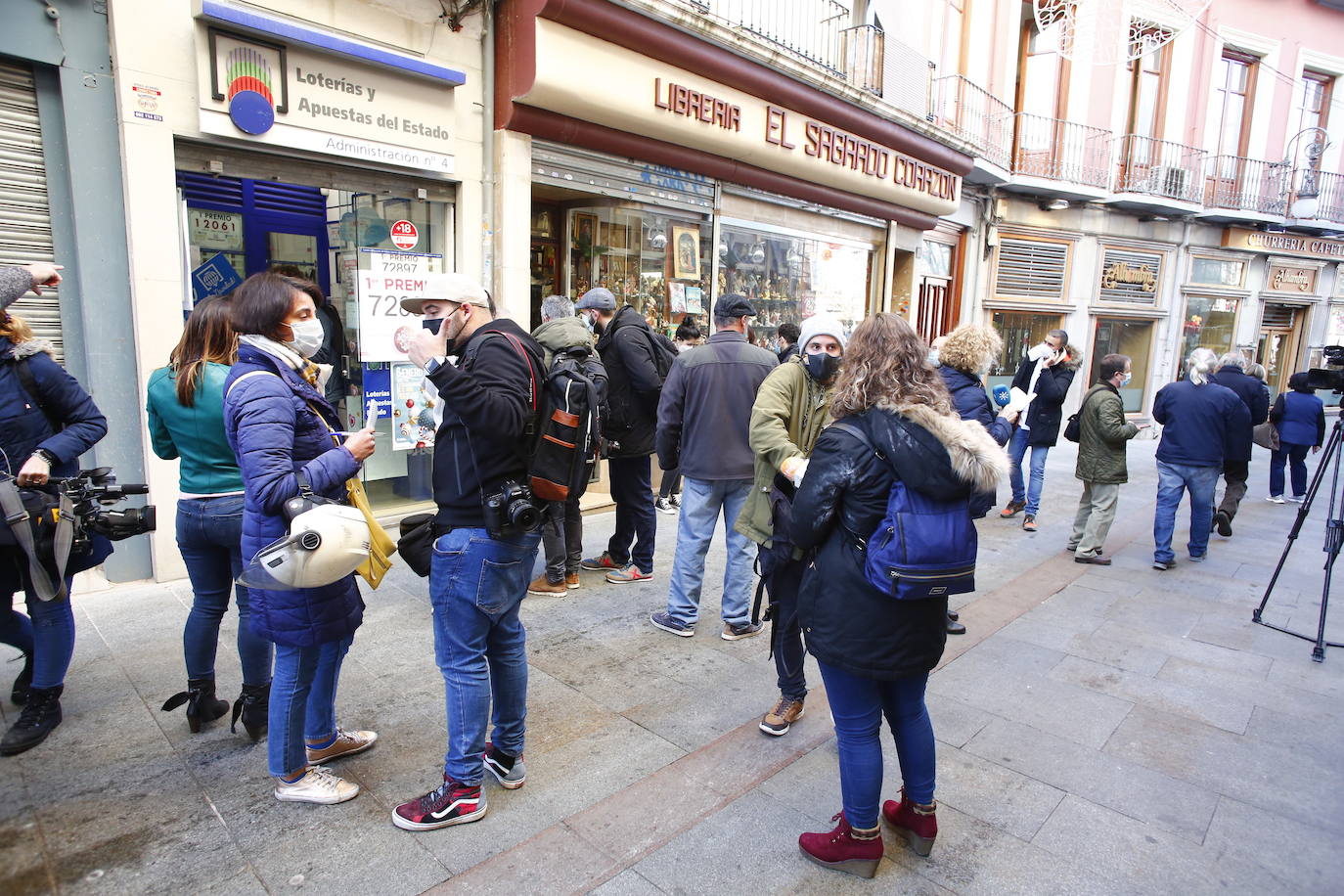 Alegría por partida doble en Granada capital con el Gordo y el cuarto premio.