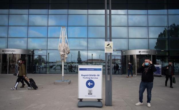 El Gobierno pondrá «todos los medios» en Gibraltar para evitar que la nueva variante del coronavirus entre en Andalucía