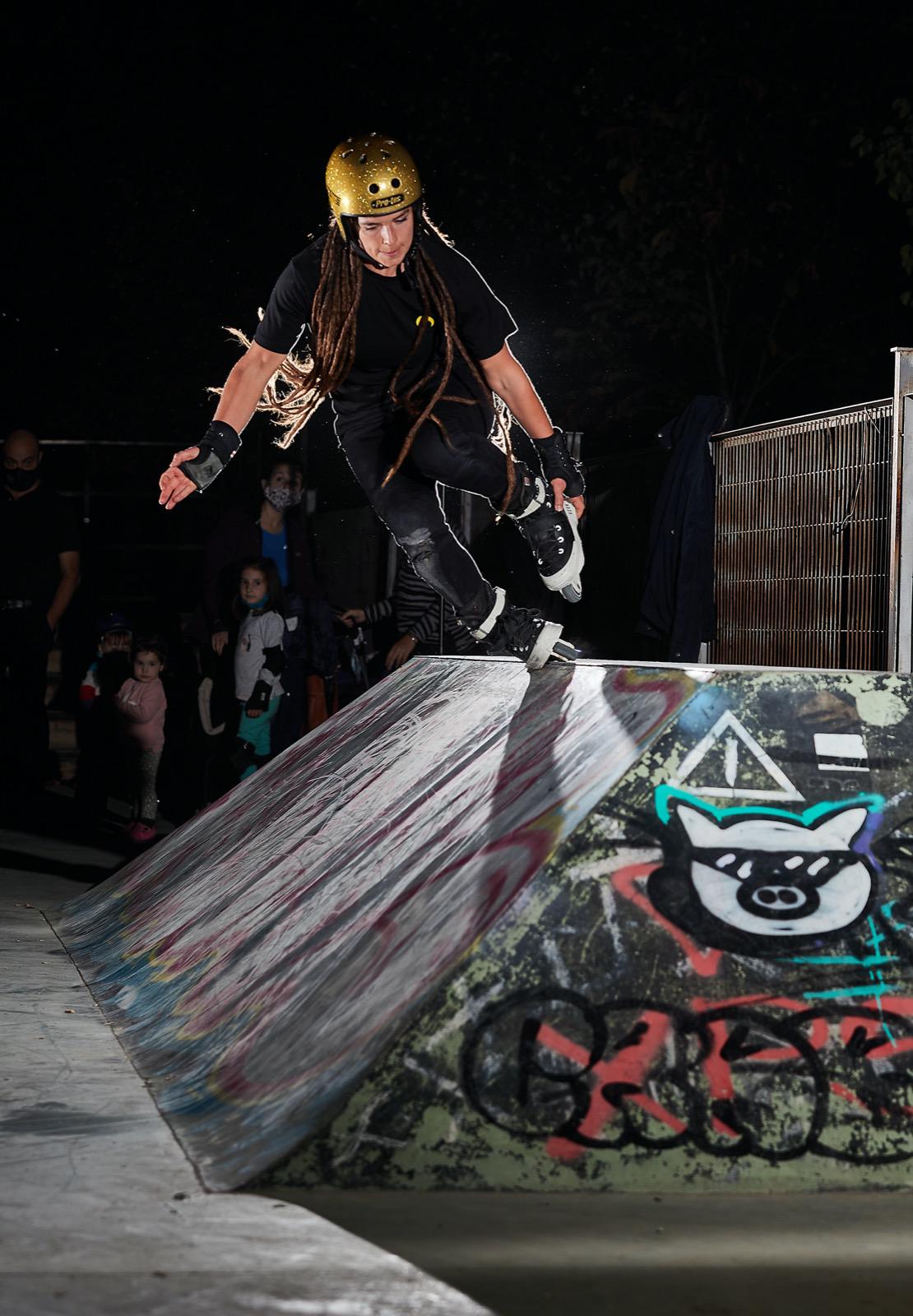 Emi Parejo muestra de lo que es capaz con sus patines